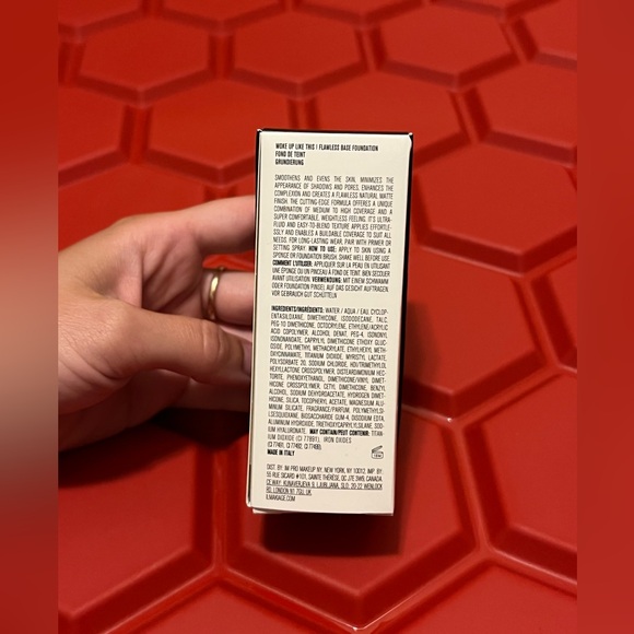 IL MAKIAGE | WOKE UP LIKE THIS FLAWLESS BASE FOUNDATION NATURAL MATTE - Shade 20 - Picture 6 of 7